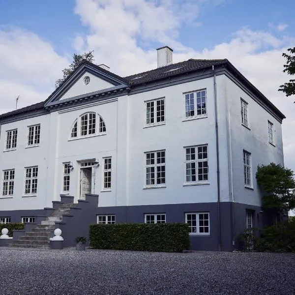 Enkesædet Bollegård, hotel in Hevring