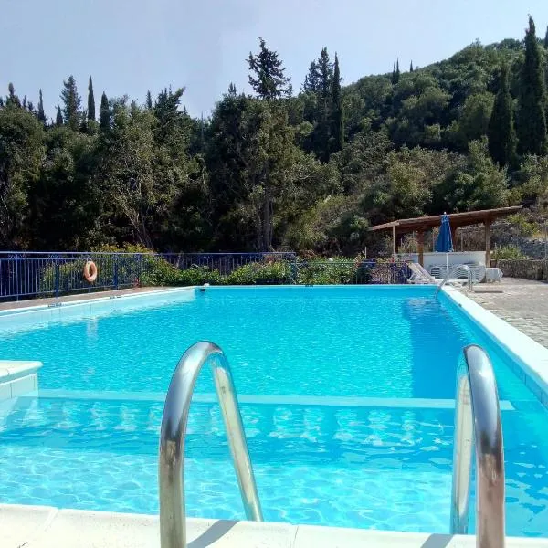 KAMINAKIA Apartments-Adults only -Walk into a tranquil oasis where peace & quiet are woven into every breath -Nestled within a serene evergreen cypress forest, each Apartment opens wide to the endless sea and a sunbathed pool awaits to soothe your senses, hotel v destinaci Fiskardo