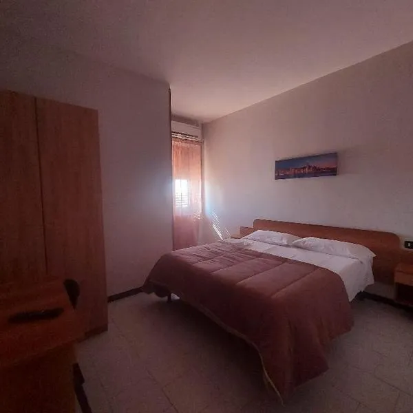 hotel pie d'or – hotel w mieście Giugliano in Campania