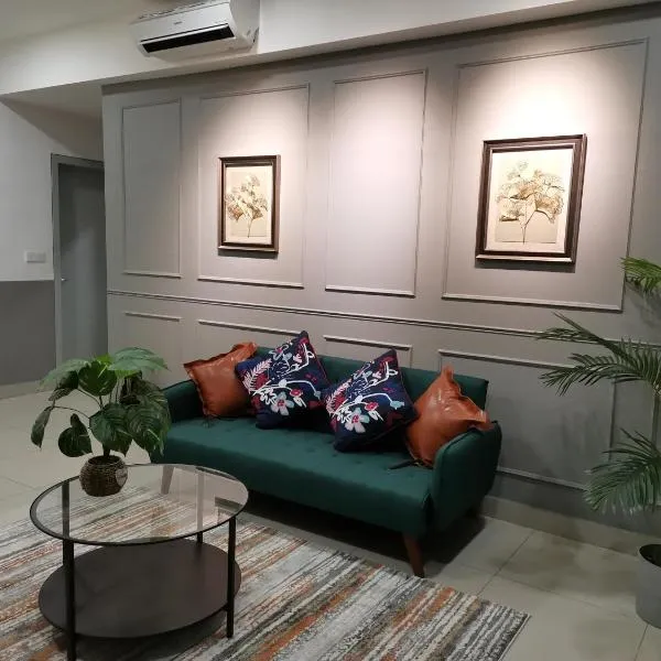 HIJAU Geniehome 2BR1studio Free 99mbps WIFI and Carpark at Utropolis Shah Alam, hotel in Shah Alam