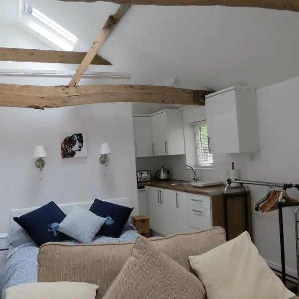 The Old Stables, Whitehall Farmhouse, Oakington, hotel in Cambridge