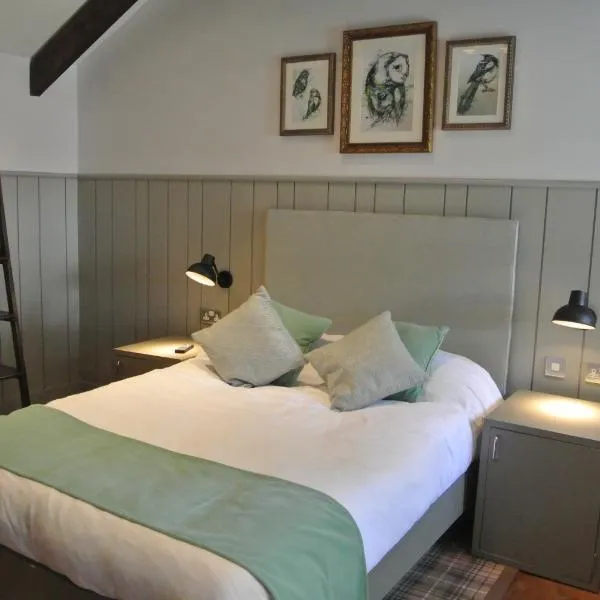 The Crown Pub, Dining & Rooms, hotel v destinaci Henlow