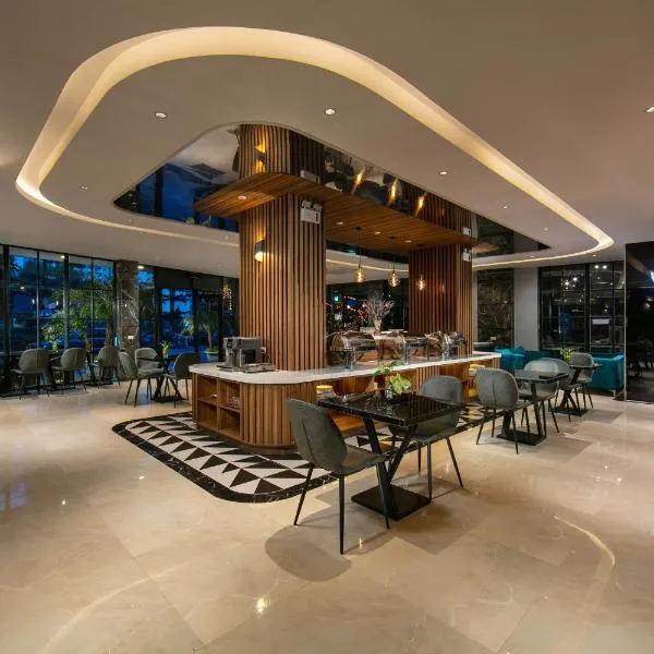 Ping Hotel, hotel in Hanoi