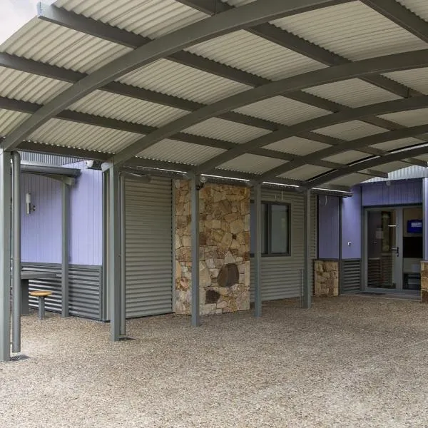 Kickenback Studio - Gym l Indoor Pool l Tennis l Air-Con l WiFi l BBQ, hotel v destinaci Crackenback
