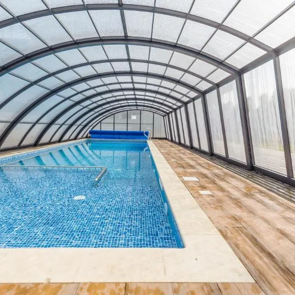 Apartamenty Sun & Snow Baltic Sun z basenem i placem zabaw, hotel v destinaci Sztutowo