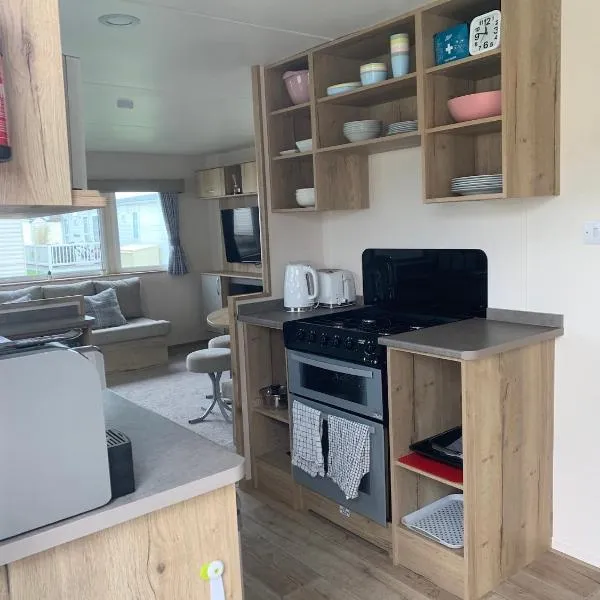 Whitstable, DP42, 2 bed park home, Alberta Holiday Park – hotel w mieście Whitstable