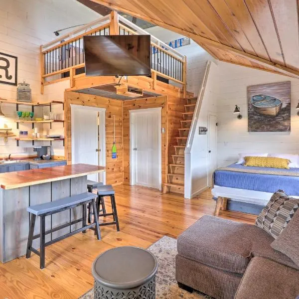 Updated Mtn View Studio with Loft - Near River!, hotel di Mountain View