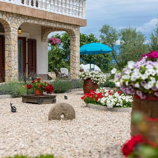 Apartment Dean, hotel in Klimno