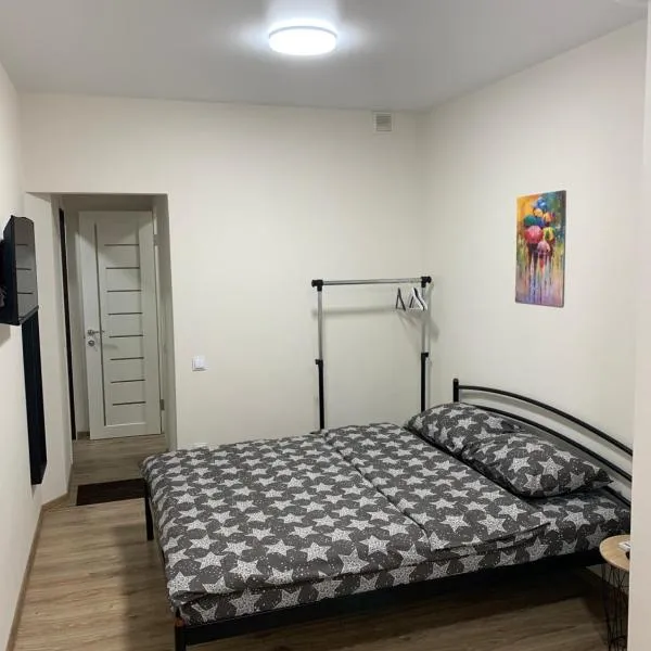 0263-1 Смарт-апартаменты ЖК «Счастливый», hotel in Kyiv
