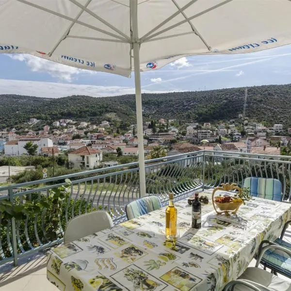 Apartments Bilo, hotel di Marina