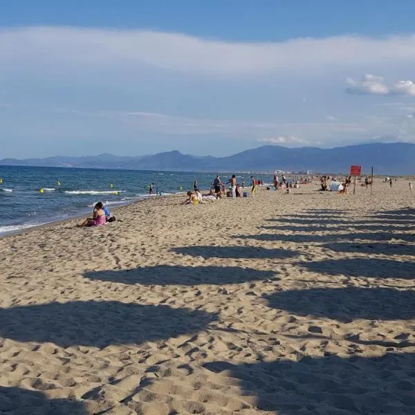 Les mobilhomes helvétiques 4 étoiles Mar Estang Canet en Roussillon，位于鲁西隆地区卡内的酒店