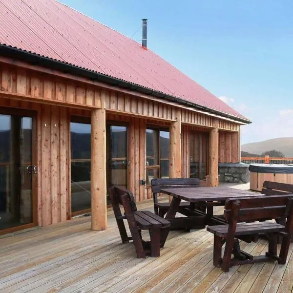 Red Kite & Osprey Lodges, hotel in Rhilochan