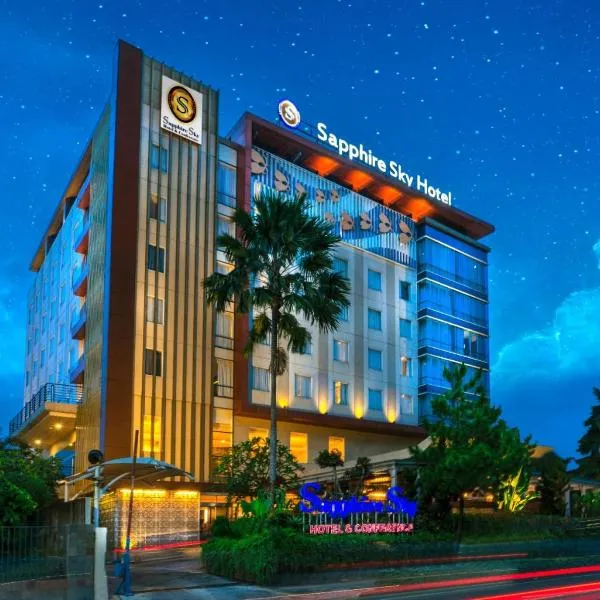 Sapphire Sky Hotel & Conference, hótel í Serpong