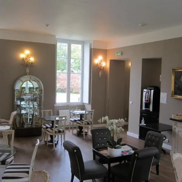 Château De Lazenay - Résidence Hôtelière, hotel v destinaci Bourges