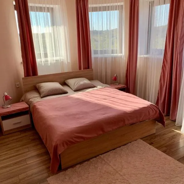 УЗВАР, hotel in Bobrka