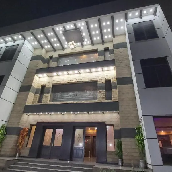 Royaute Luxury Hotel Sialkot, hotel u gradu Sialkot