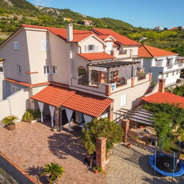 Apartments Vintage, hotel v Rabe
