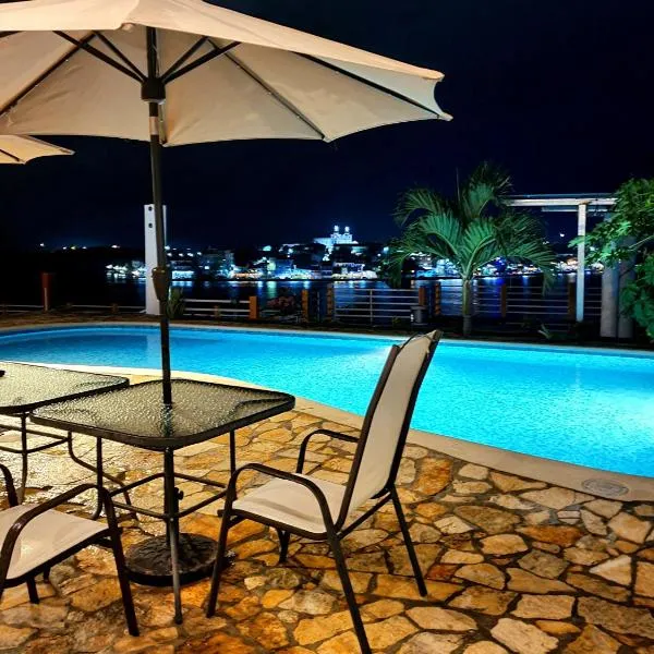 APARTHOTEL VISTA LAGO, hotel in Flores