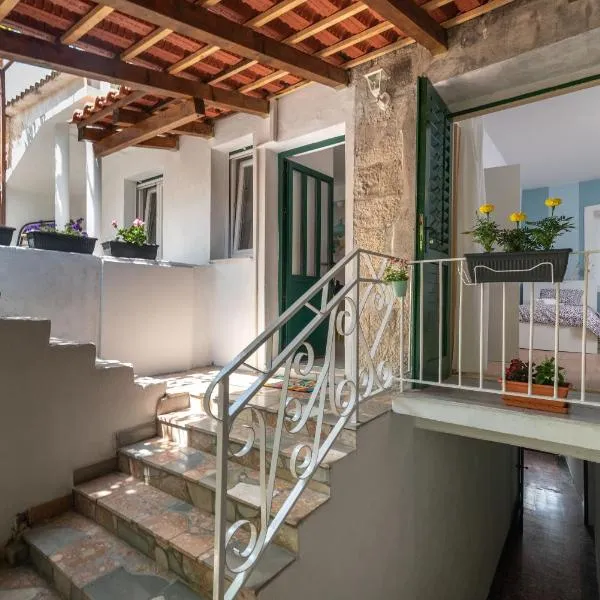 House POLUS, hotel v Trogiru