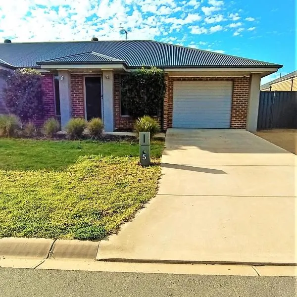 My Abode in Albury, hótel í Lake Hume