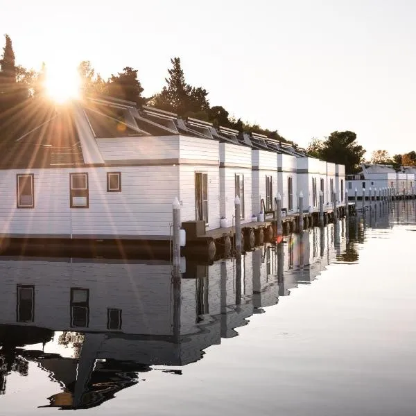 The Sea Lodges Portoroz - Hausboot Floating Sea House, hotel a Portoroz