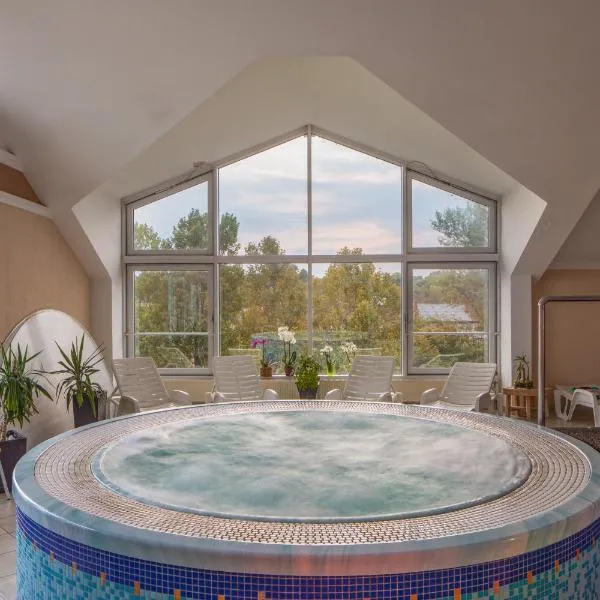 Kristály Hotel, hotel v mestu Keszthely