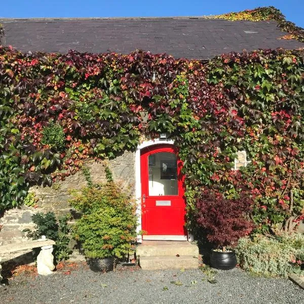 The Byre (Unusual and Different)., hotell i Dromara