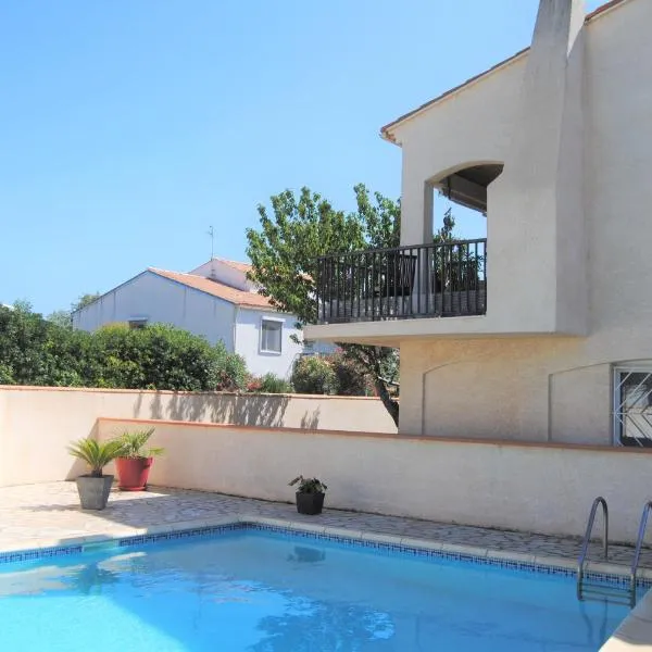 Appartement avec piscine et parking privé, hôtel à Agde