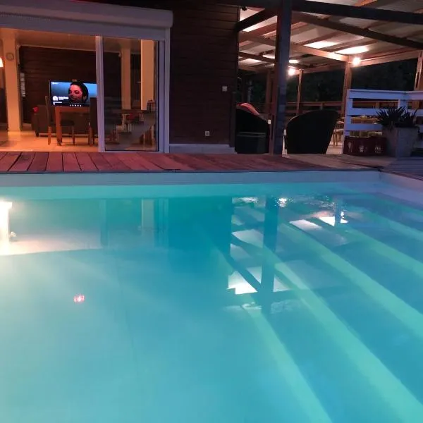 VILLA LA CHAUMIERE 270m2 et 2000m2 de terrain, ξενοδοχείο σε Matoury