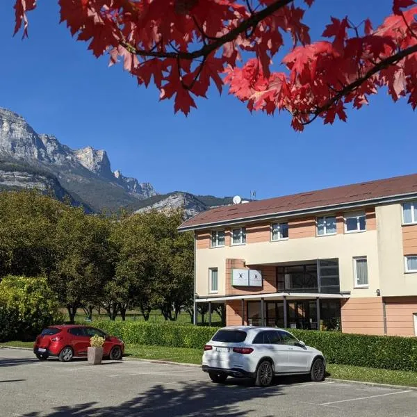 Le Domaine des Fontaines - Hôtel & Petit Déjeuner – hotel w mieście Bernin