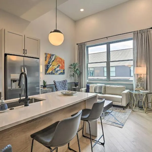 Modern Downtown Birmingham Condo with Rooftop Access, hotel v destinaci Birmingham