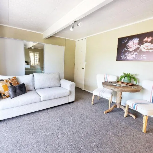 Cozy 1BR stay in Taupo Central, hotel v destinaci Taupo