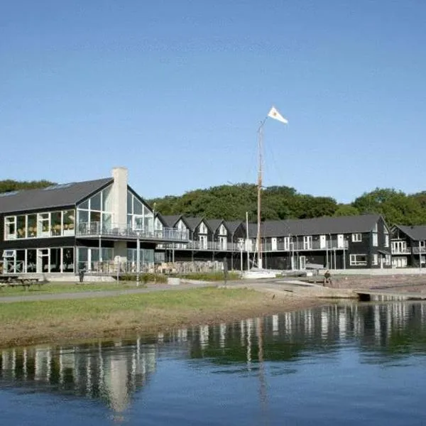 Hotel Strandtangen, hotel i Hvalpsund