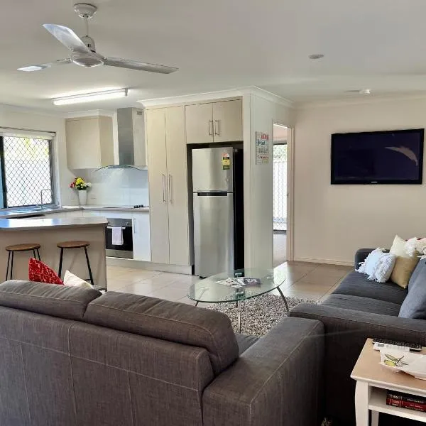 번더버그에 위치한 호텔 Home away from home - Modern luxury in central Bundaberg