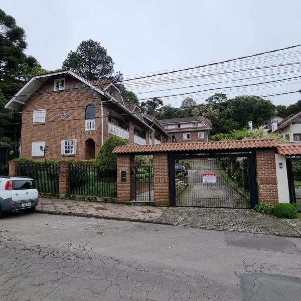 Apt inteiro a 300mt da igreja de Canela, com Lareira, wi-fi e garagem