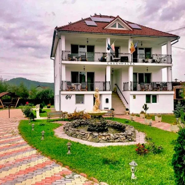 Pensiunea Casa Albă, hotel in Chiuza