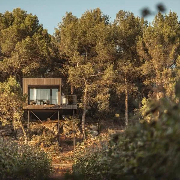 Les Cabanes de l'Oller del Mas, hotel in Castellbell i Vilar