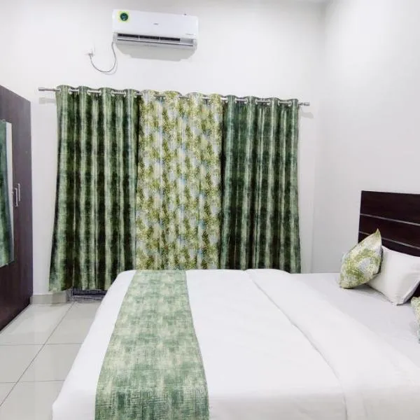 Suvarna Elite - Premium Apartment Hotel, hotel Kadakola városában