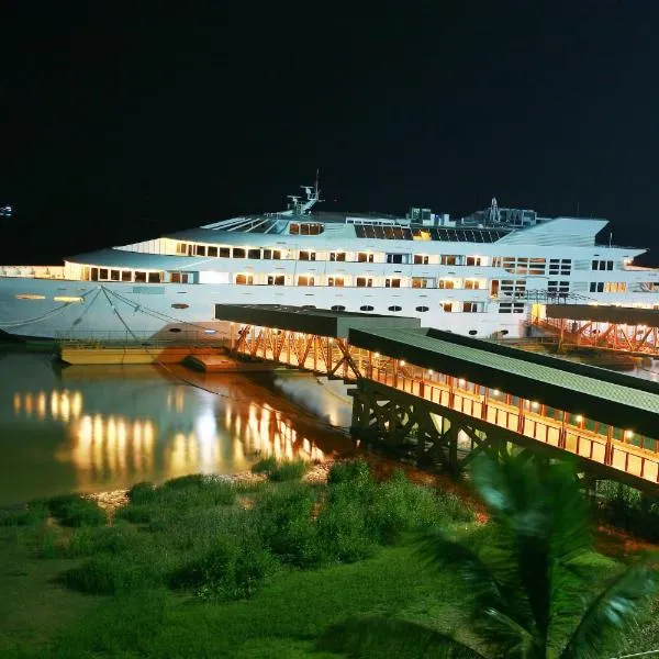 Vintage Luxury Yacht Hotel, отель в городе Thanlyin