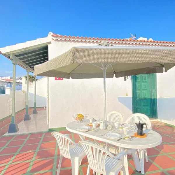 Chalet con terraza soleada, hotel em Abades