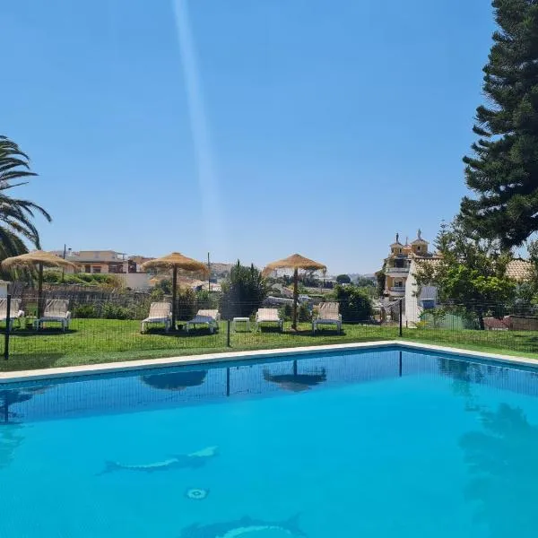 Casa mama lola, Hotel in Fuengirola