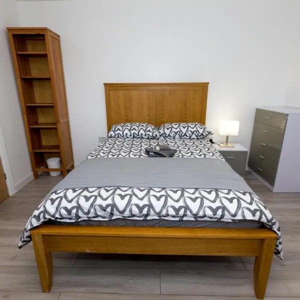 Comfortable stay in Shirley, Solihull - Room-2, hotel v destinaci Solihull
