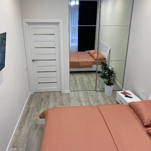 Люкс апартаменти.Новобудова.Центр.ЖК Театральний, hotel in Rivne