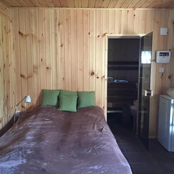 Nyugalmas Vendégház, hotel Lénárddarócon
