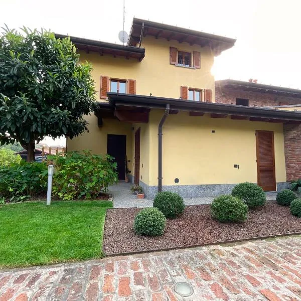 Entire accommodation with private garden near Milan and Lake Como - Free parking - Family friendly, hotel Seregnóban