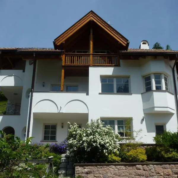 Appartamenti Valpinoi, hotel v destinácii Santa Cristina in Val Gardena