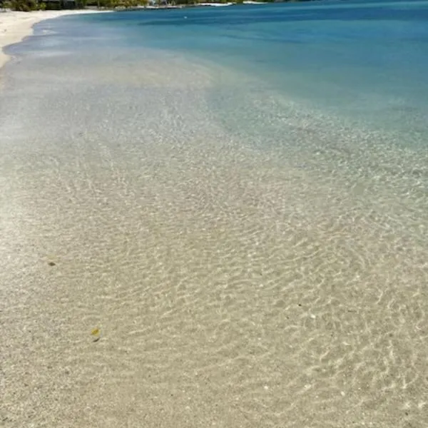 Waterfront Villa -5 minute walk to the North Beach!!