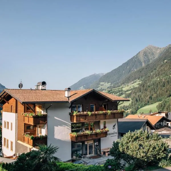 Hotel Wildschütz: San Leonardo in Passiria şehrinde bir otel