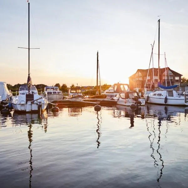 Bades Huk Marina Hotel, hotel in Hohen Wieschendorf