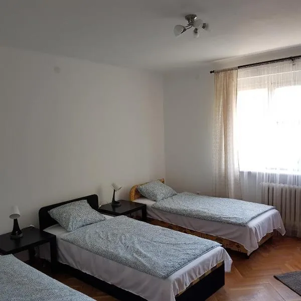 Kuckó Apartman Berente, hotel di Kazincbarcika